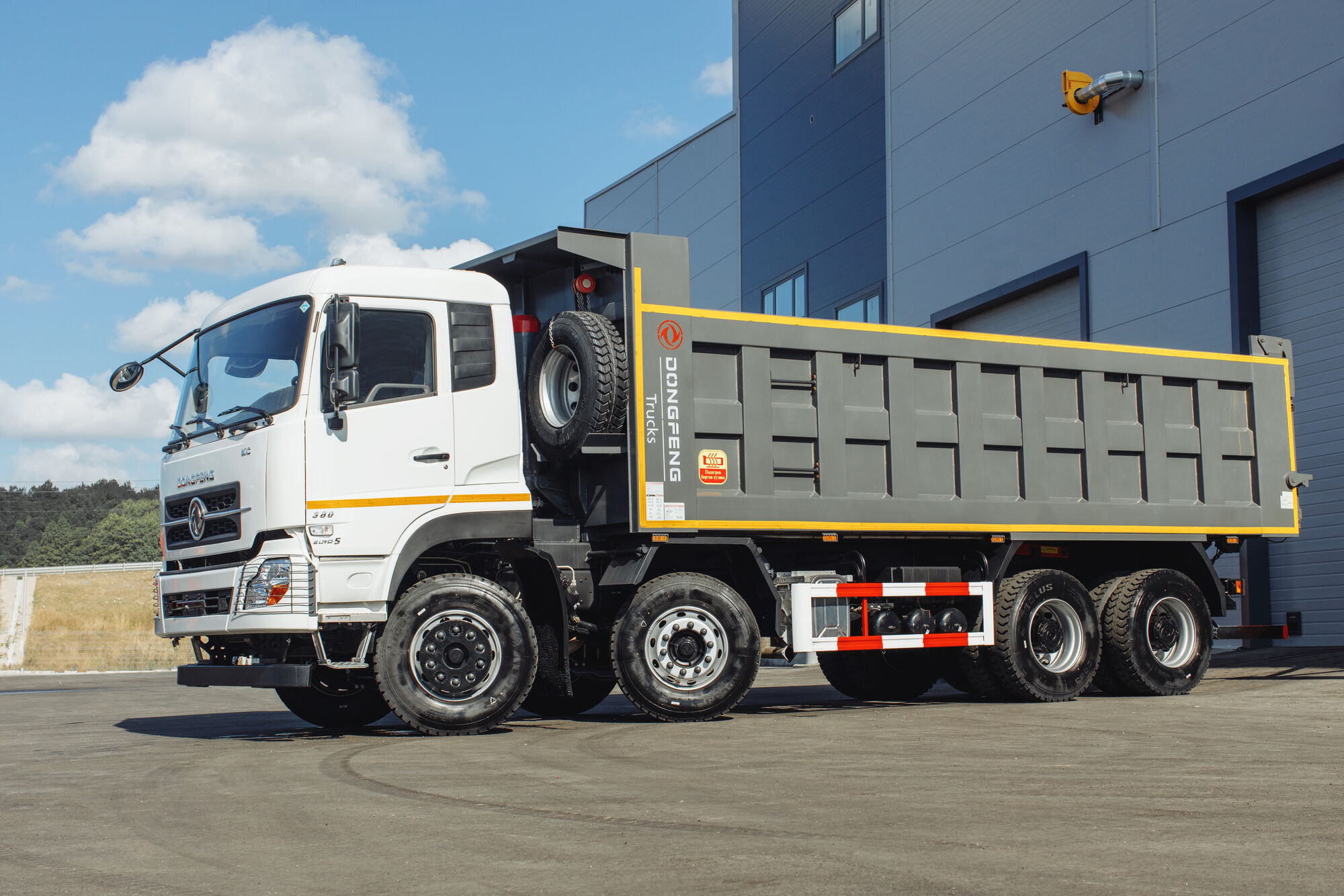 Самосвал Dongfeng KC